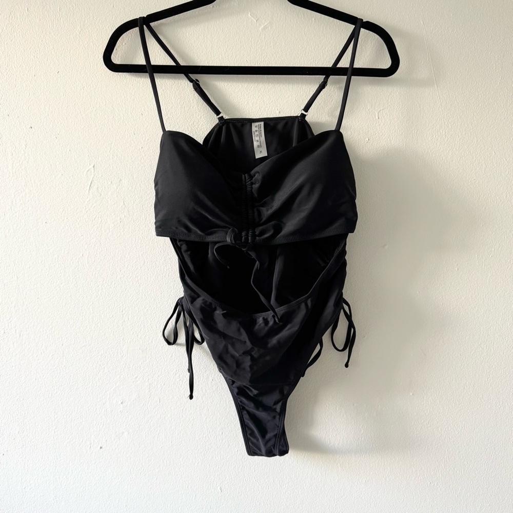 NWOT Black Strappy One-Piece Swimsuit size extra large